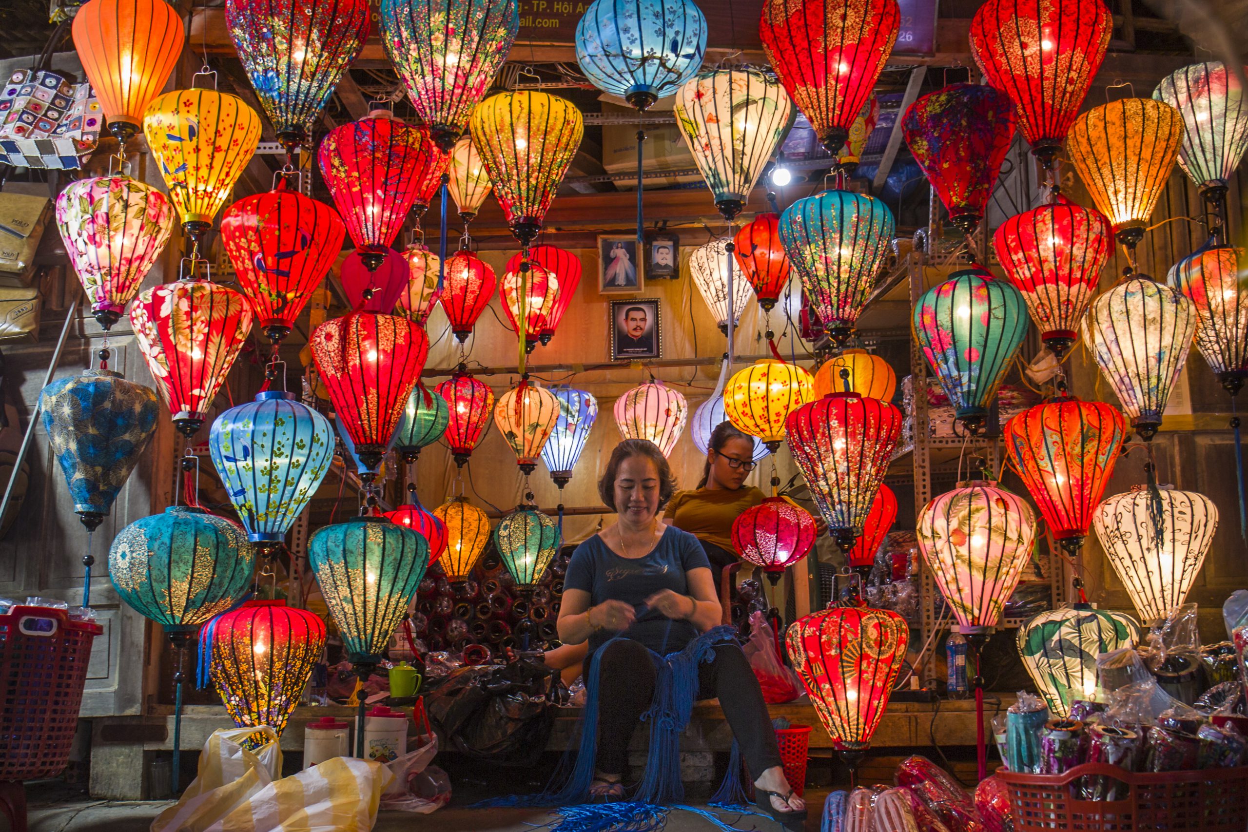 500px-photo-id-296962345-hoi-an-is-a-city-of-lanterns-lanterns-everywhere-the-colorful-lanterns-that-are-hungover-all-the-streets-shops-boats-and-restaurants-of-hoi-an-old-town-what-an-amazin
