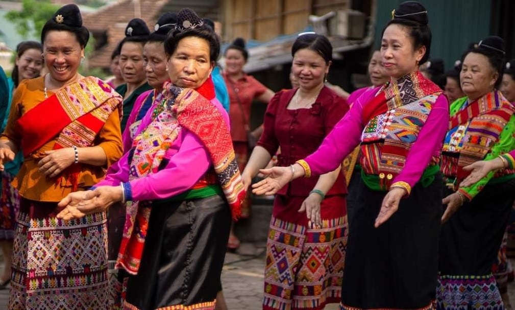 Ethnie Lao, Lao Boc, Lao Noi, un groupe aux belles tenues et aux traditions préservées