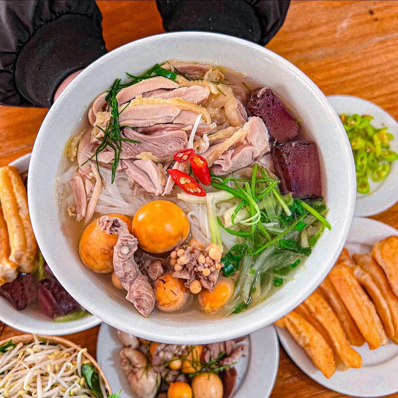 Comment bien manger du Phở au Vietnam