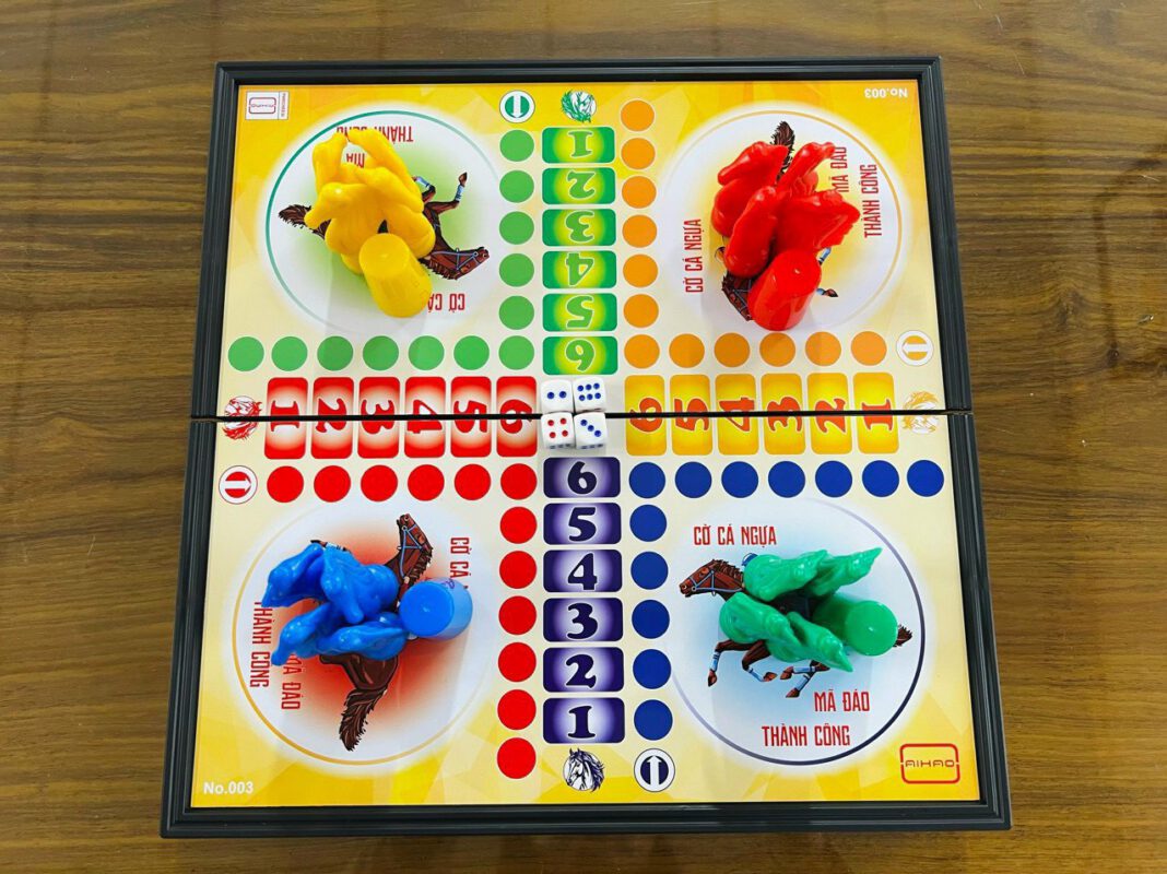 Cartes, échecs et jeux familiaux